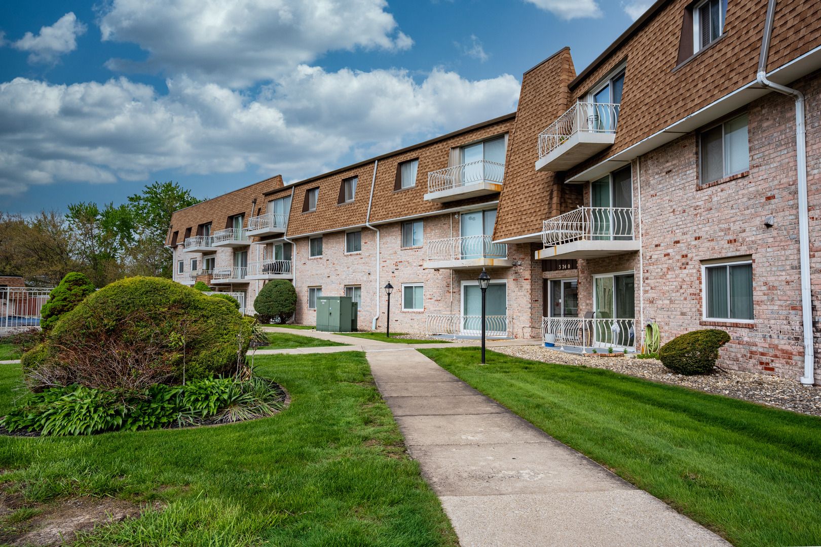 3240 N Manor Drive #216 — Lansing, IL 60438