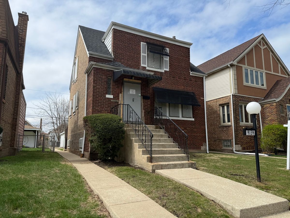 9134 paxton Avenue, Chicago, IL 60617