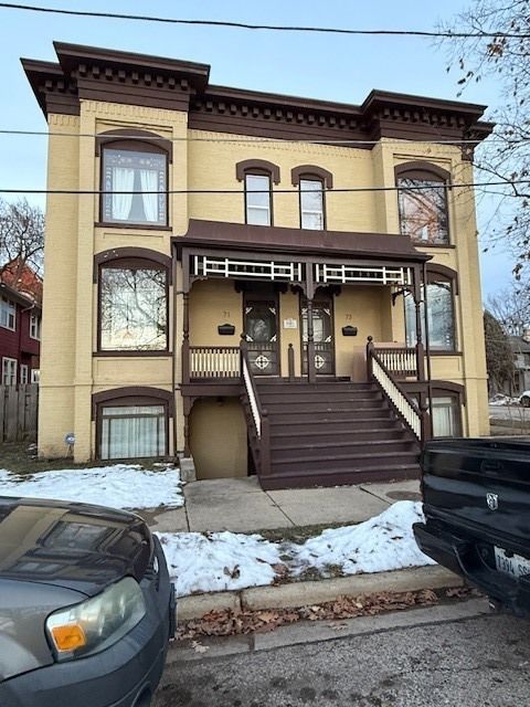 71 Park Row #71 — Elgin, IL 60120