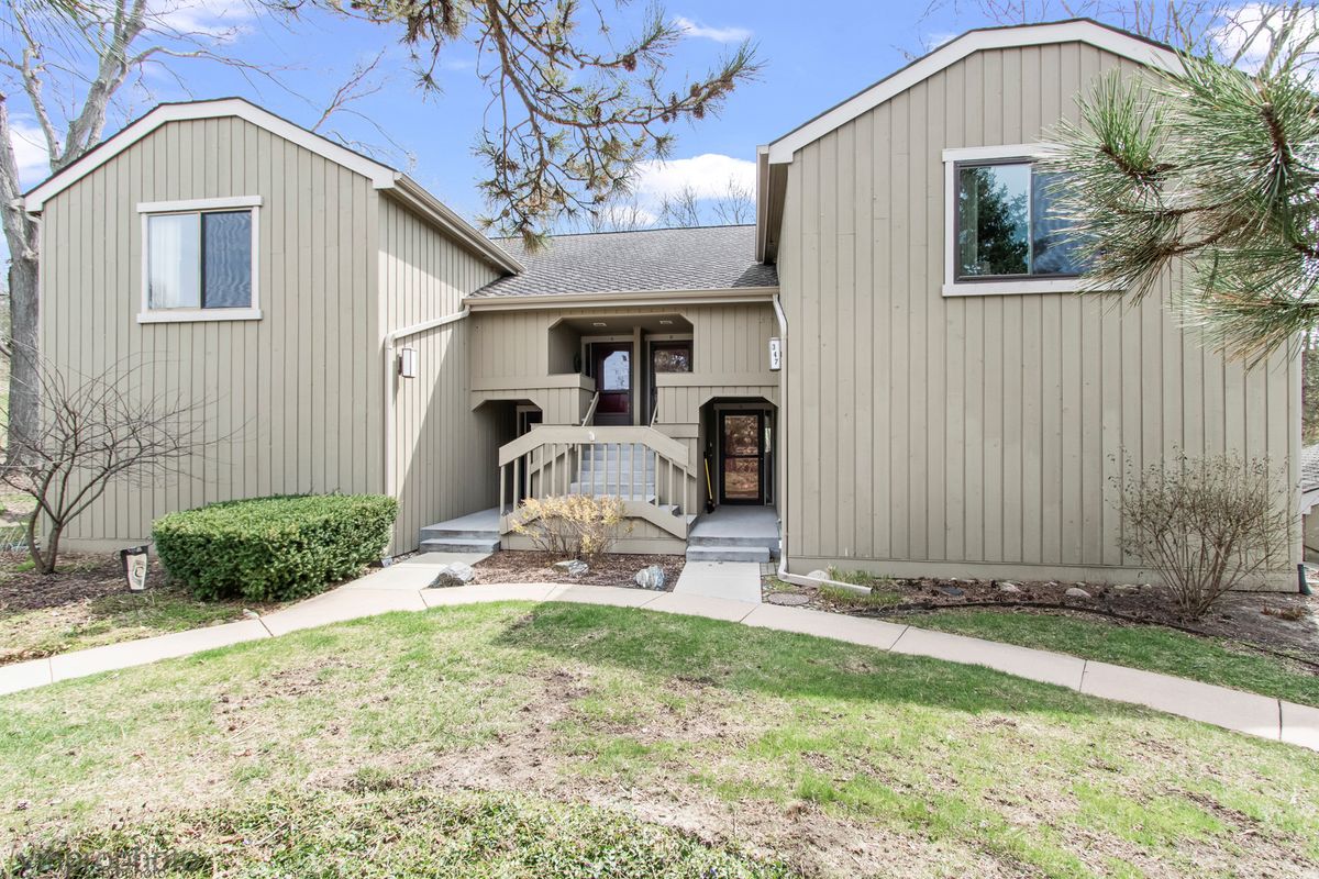 347 Hickory Lane, Lake Barrington, IL 60010