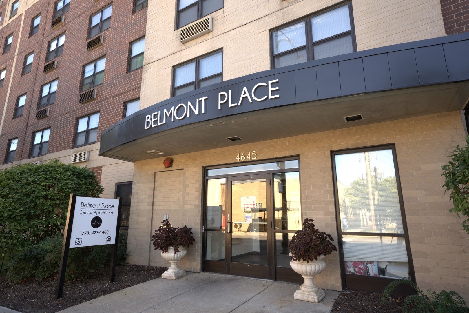 4645 W Belmont Avenue #707 — Chicago, IL 60641