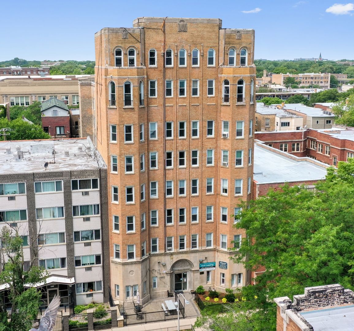 5860 Kenmore Avenue — Chicago, IL 60660