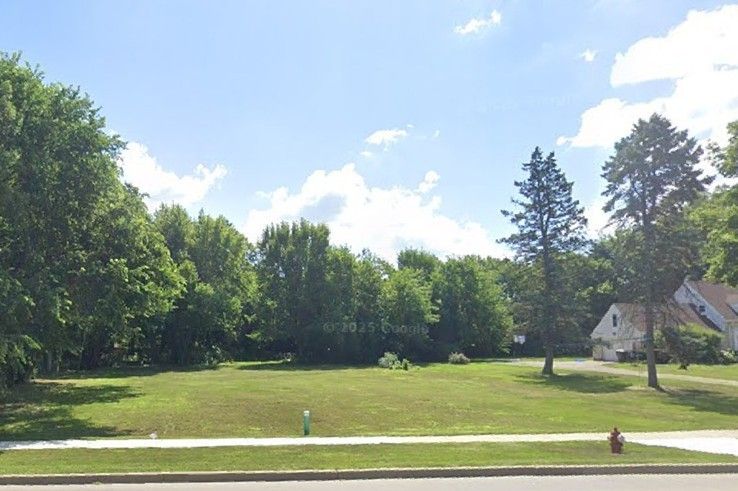 717 S Arlington Heights Road — Arlington Heights, IL 60005