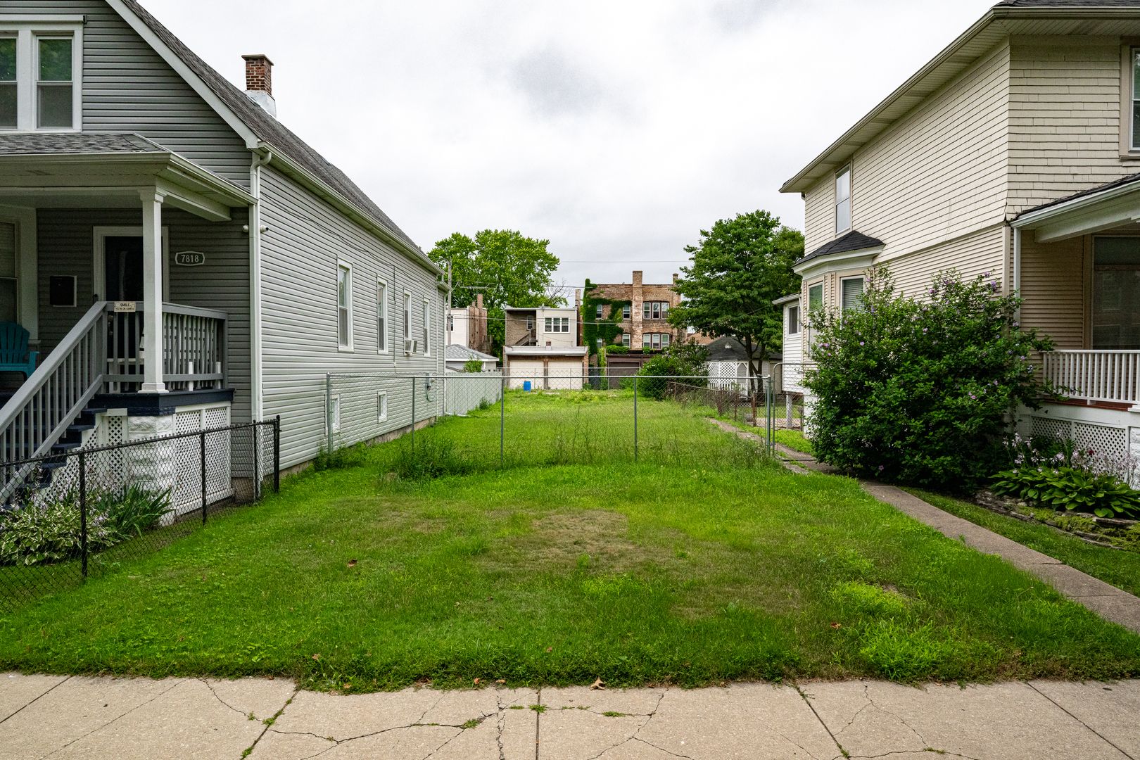 7816 S Marquette Avenue — Chicago, IL 60649