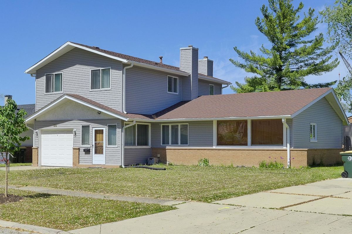 50 Ridgewood Road, Elk Grove Village, IL 60007