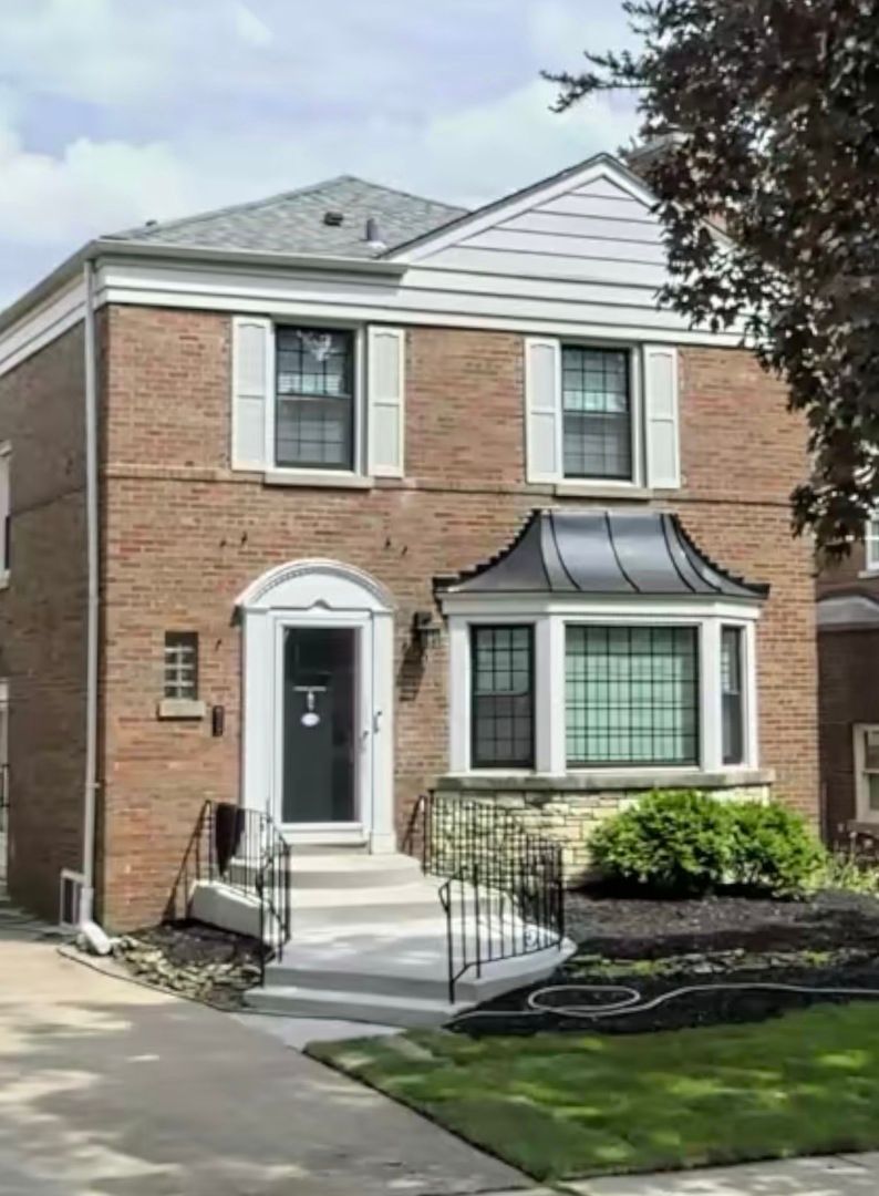 9619 S Oakley Avenue — Chicago, IL 60643