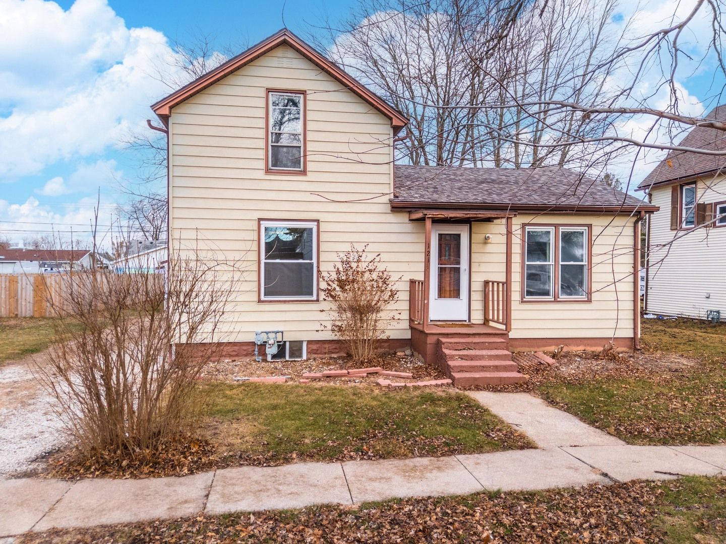 121 E James Street — Forrest, IL 61741