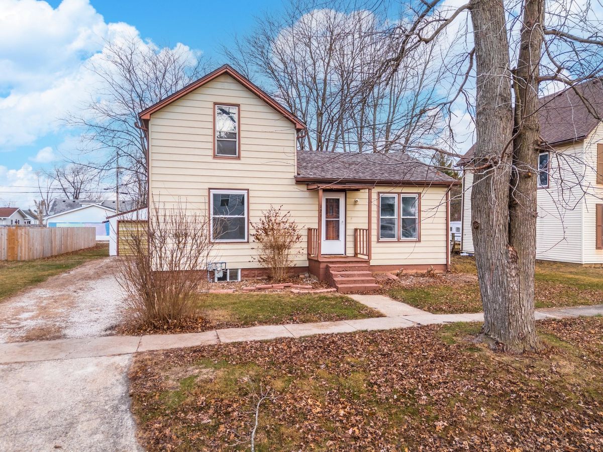 121 E James Street, Forrest, IL 61741