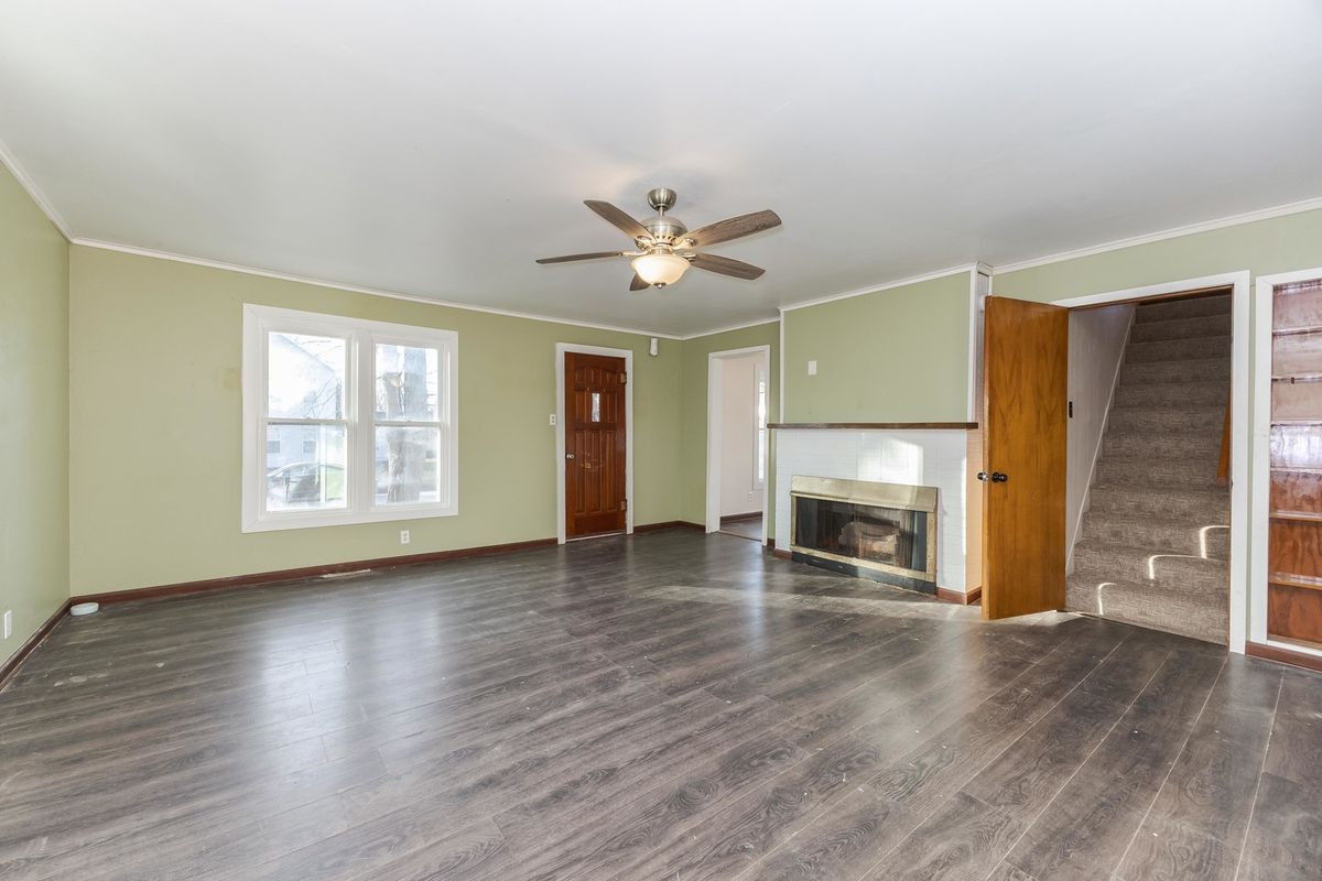 121 E James Street, Forrest, IL 61741