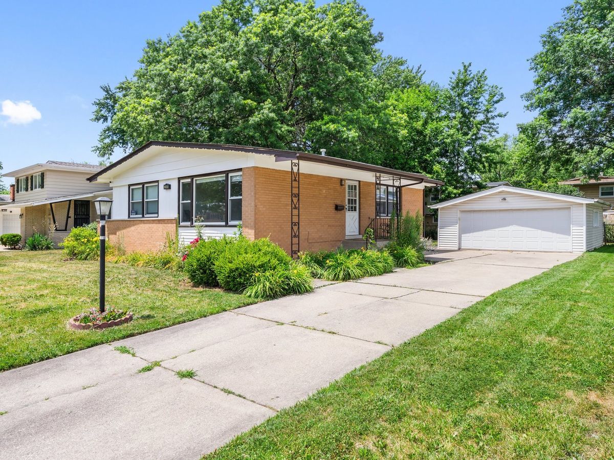 240 Park Drive, Glenwood, IL 60425