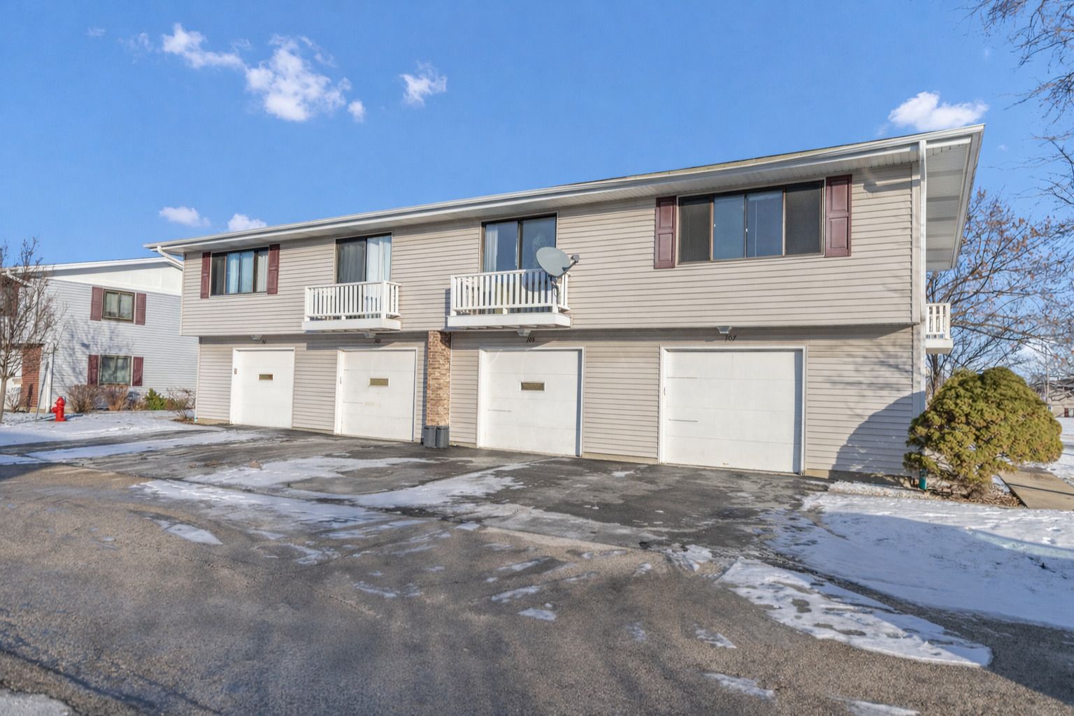 107 TONSET Court #107 — Schaumburg, IL 60193