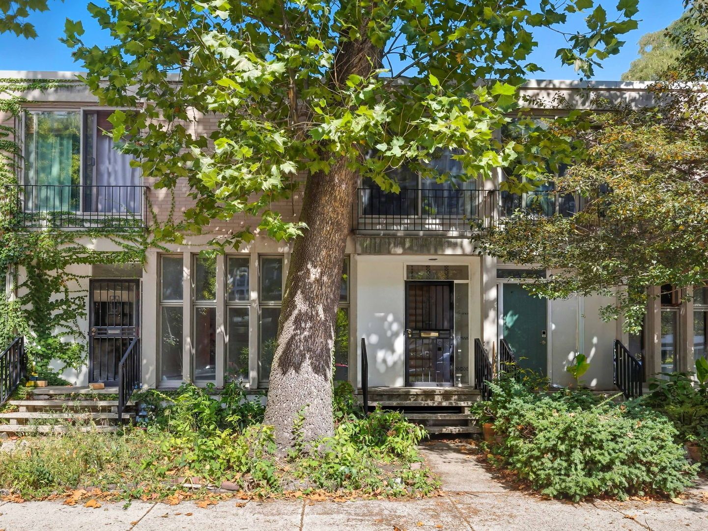 1412 E Rochdale Place — Chicago, IL 60615