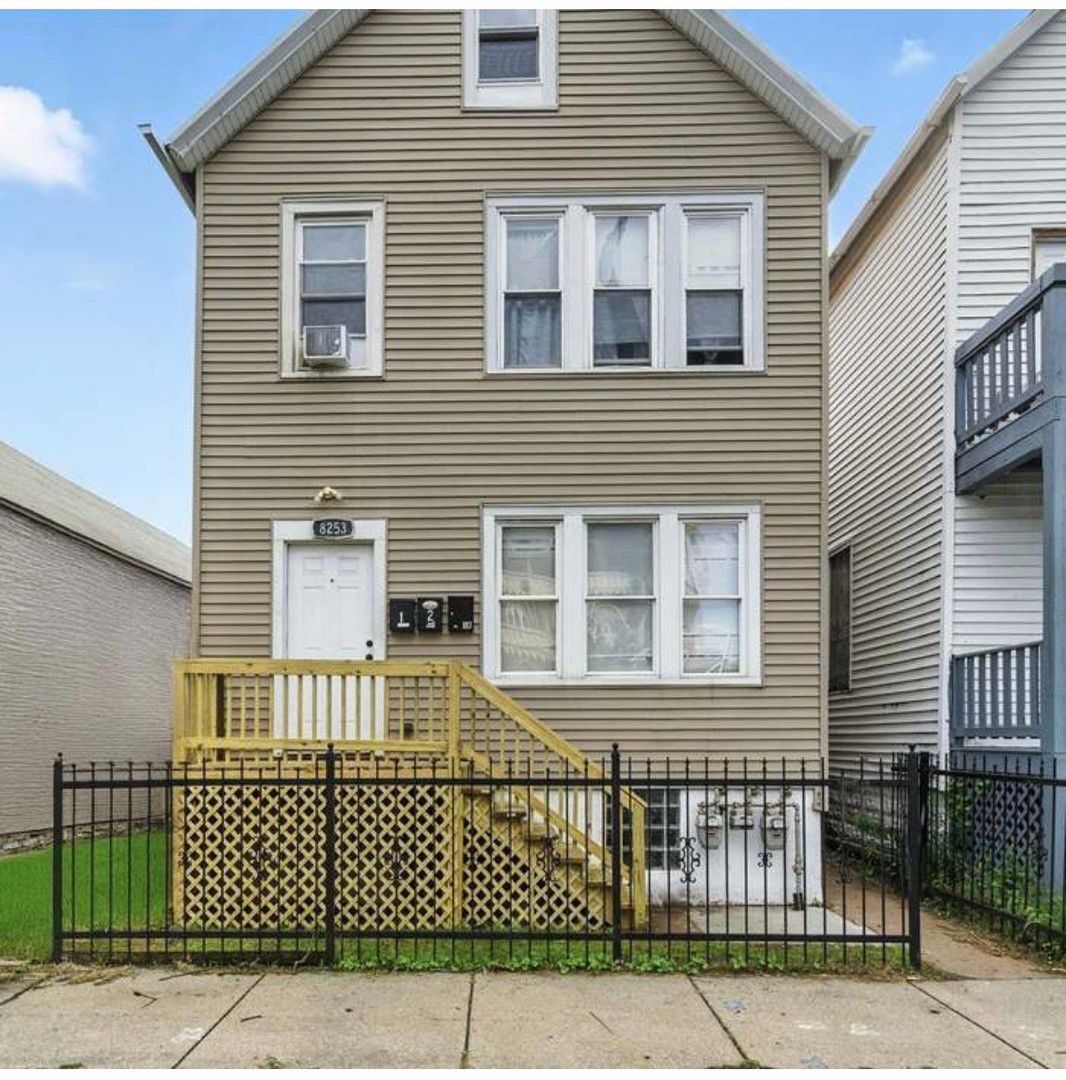 8253 S Brandon Avenue #1F — Chicago, IL 60617