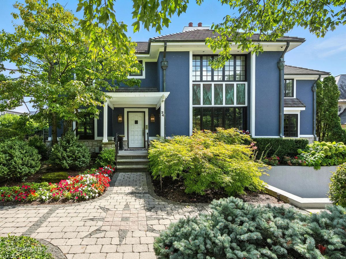 24 WASHINGTON Circle, Hinsdale, IL 60521