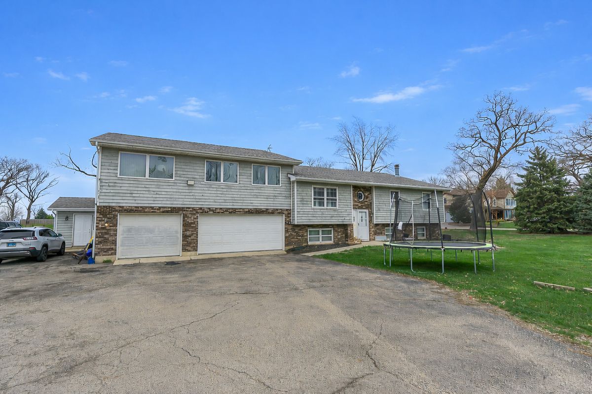 45W962 Plank Road, Hampshire, IL 60140