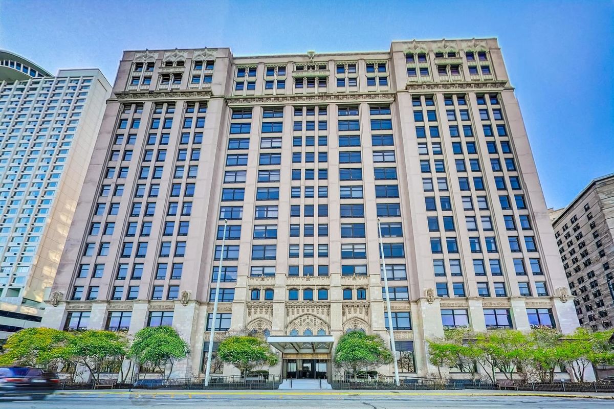 680 Lake Shore Drive, Chicago, IL 60611