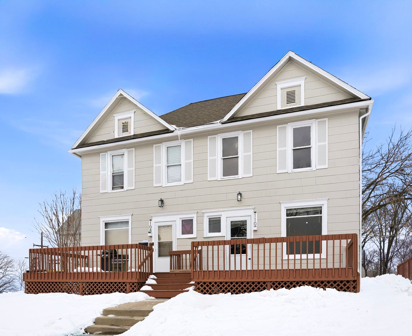108-110 E Iroquois Street — Freeport, IL 61032