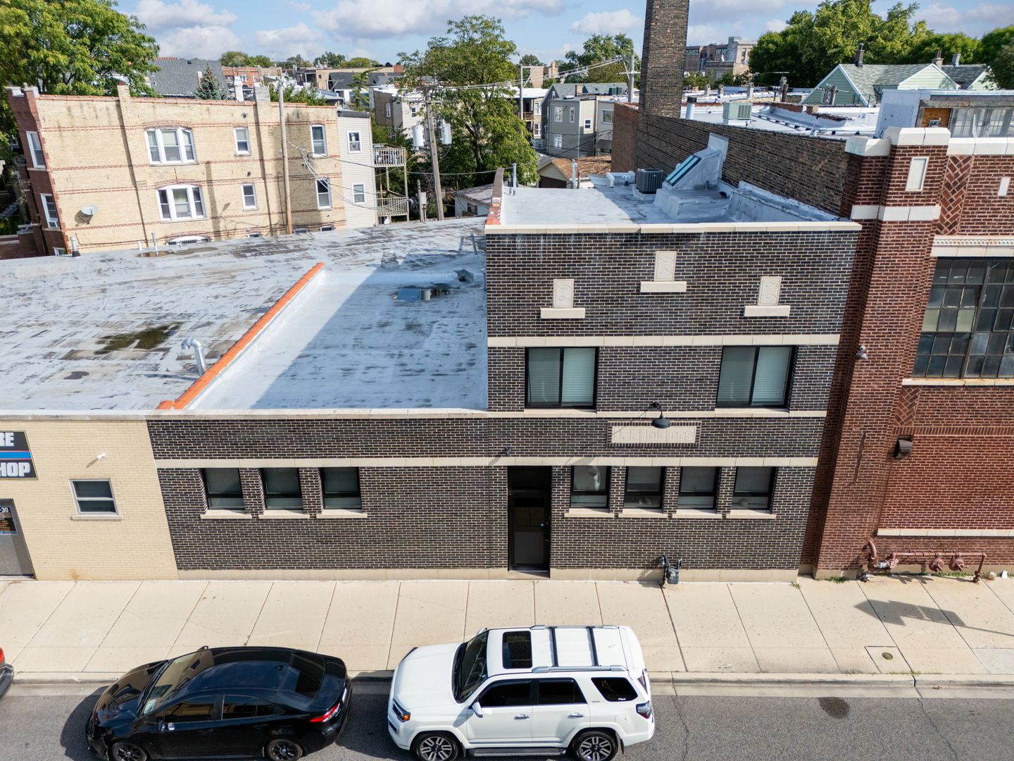 4122 W Grand Avenue — Chicago, IL 60651