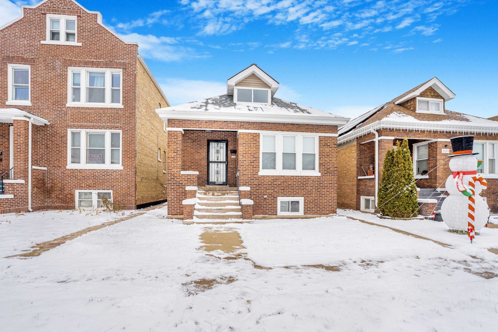 5526 S Albany Avenue — Chicago, IL 60629
