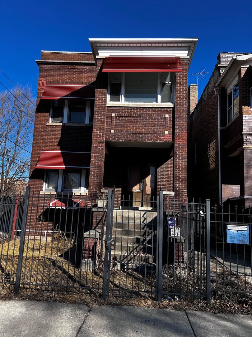 7513 Langley Avenue, Chicago, IL 60619