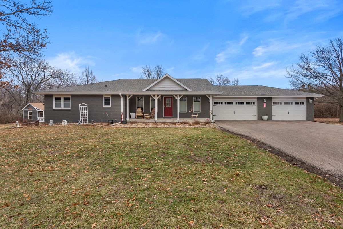 401A County Road 2500 Road, Mahomet, IL 61853