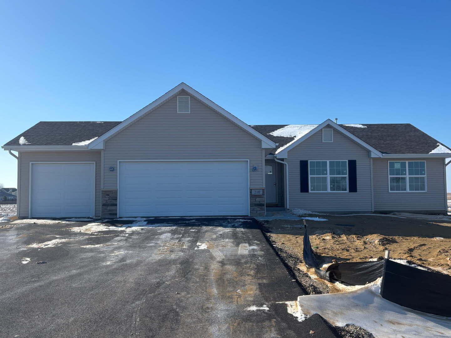 210 Autumnwood Lane — Davis Junction, IL 61020