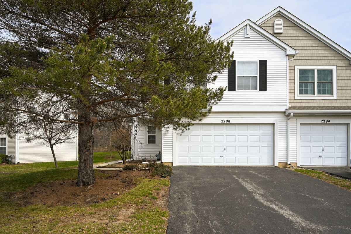 2298 Woodside Drive, Carpentersville, IL 60110