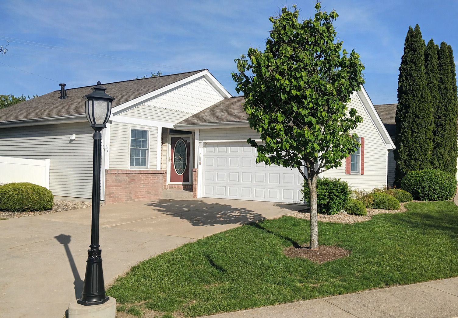 67 Astoria Way — Bloomington, IL 61704