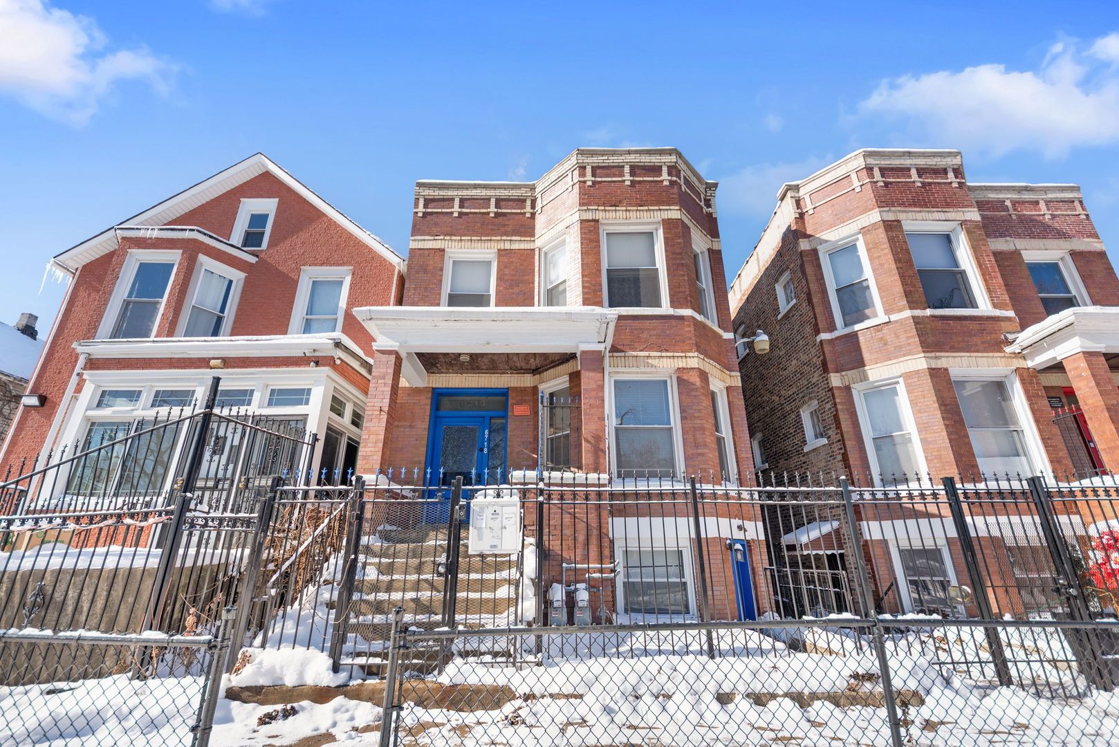 6718 S Saint Lawrence Avenue — Chicago, IL 60637