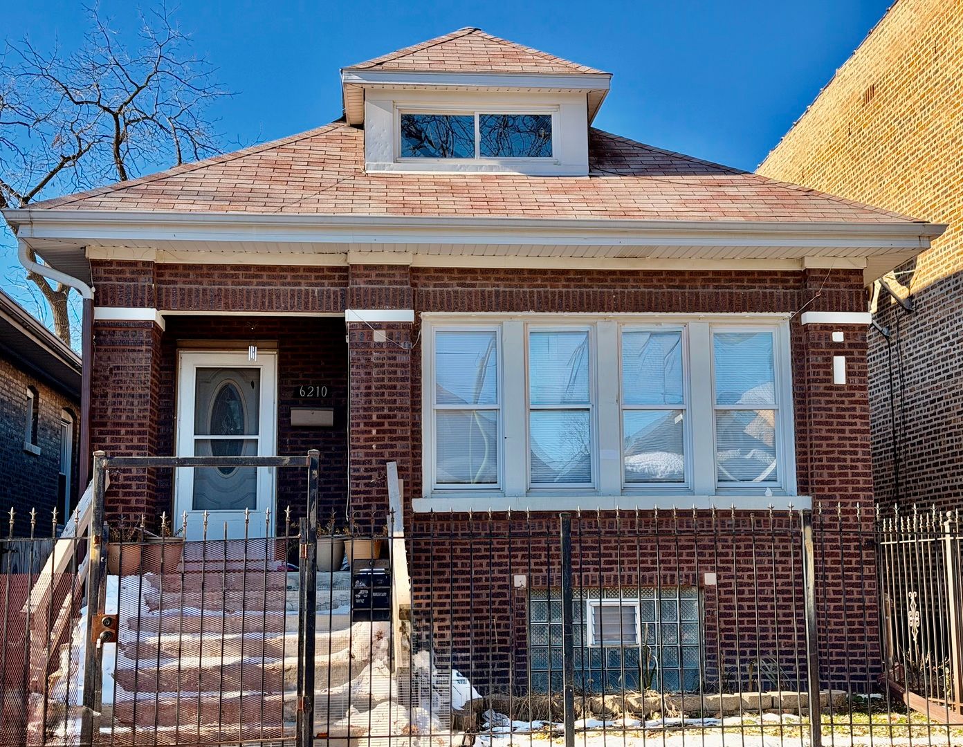 6210 S Sacramento Avenue — Chicago, IL 60629