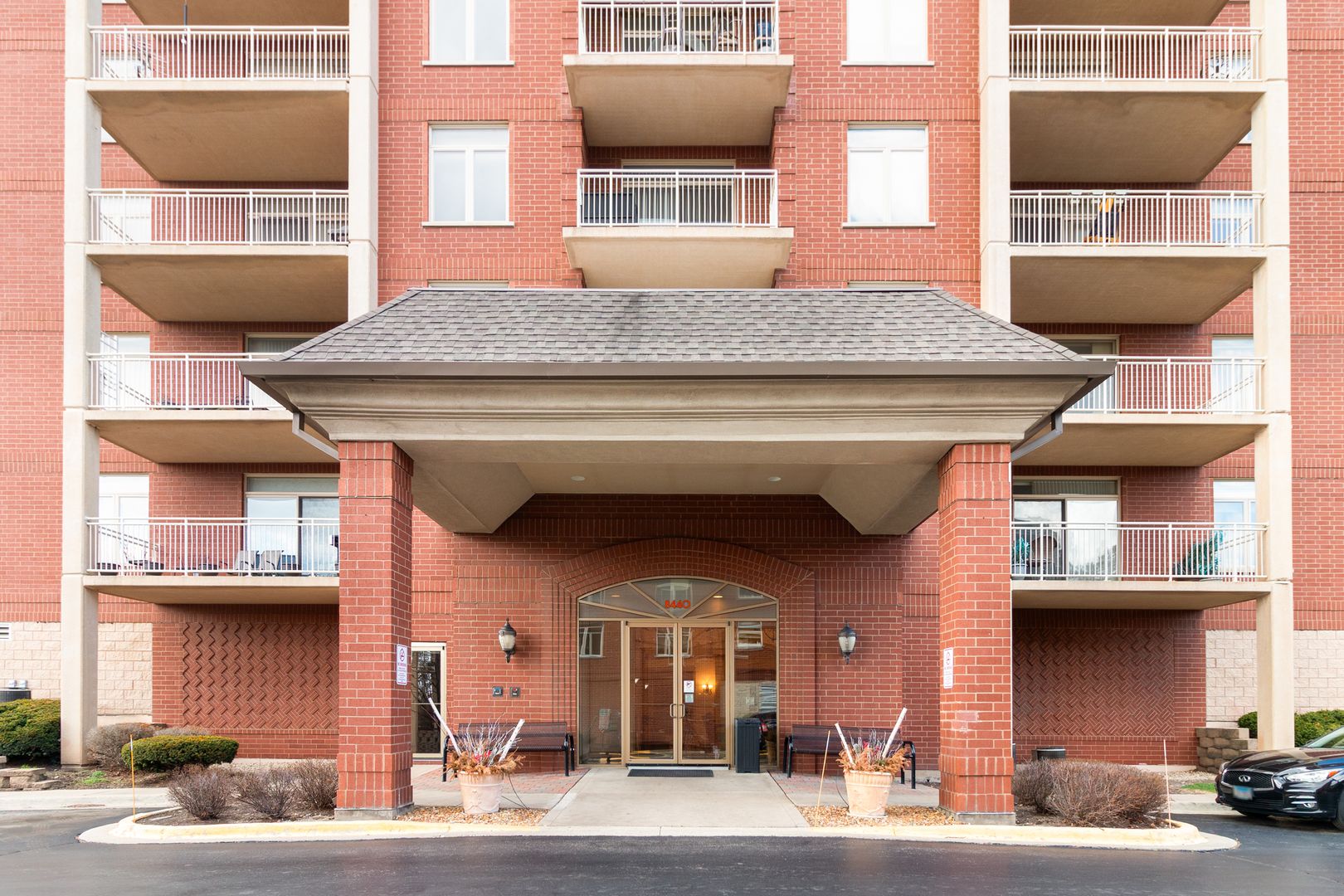 8440 Callie Avenue #C405 — Morton Grove, IL 60053