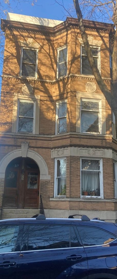 2042 W Walton Street — Chicago, IL 60622