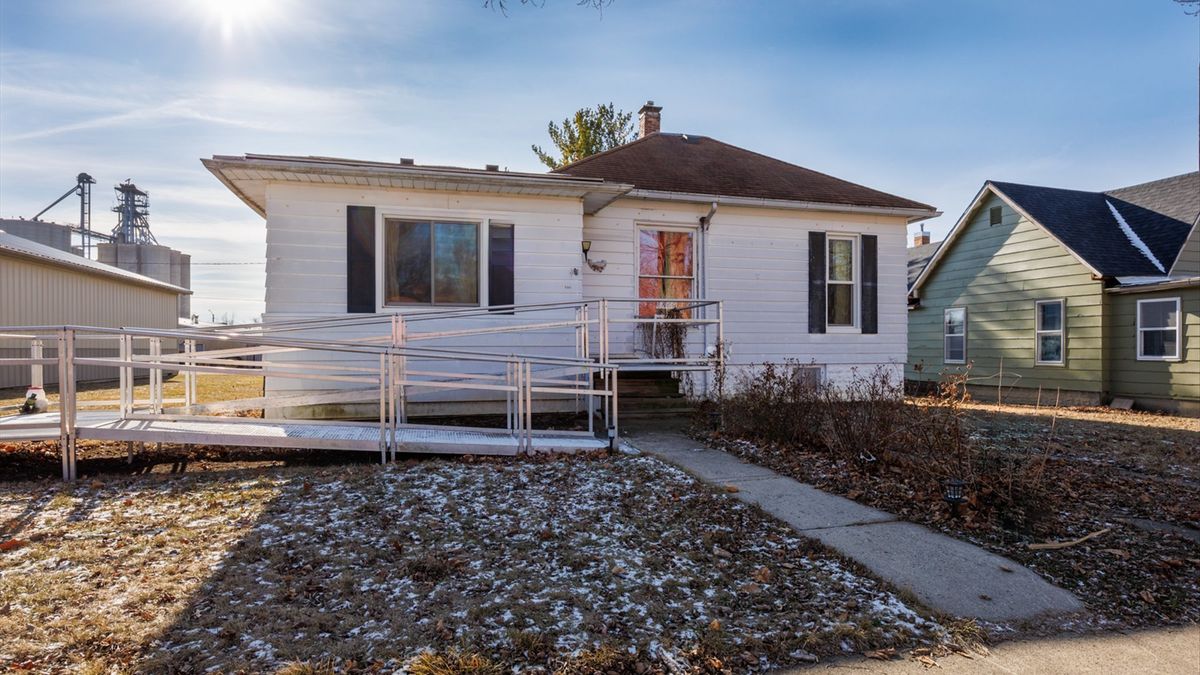 104 North Street, Colfax, IL 61728