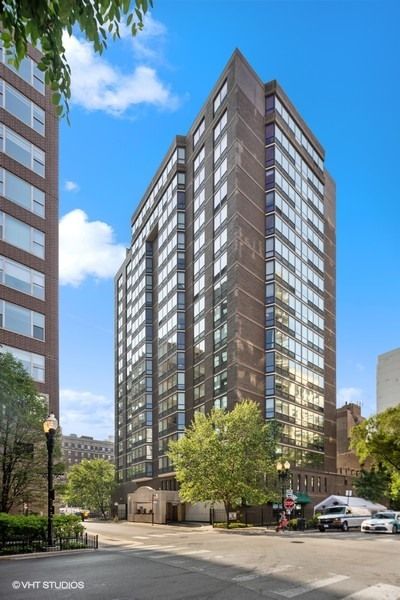 21 W Goethe Street #2D — Chicago, IL 60610