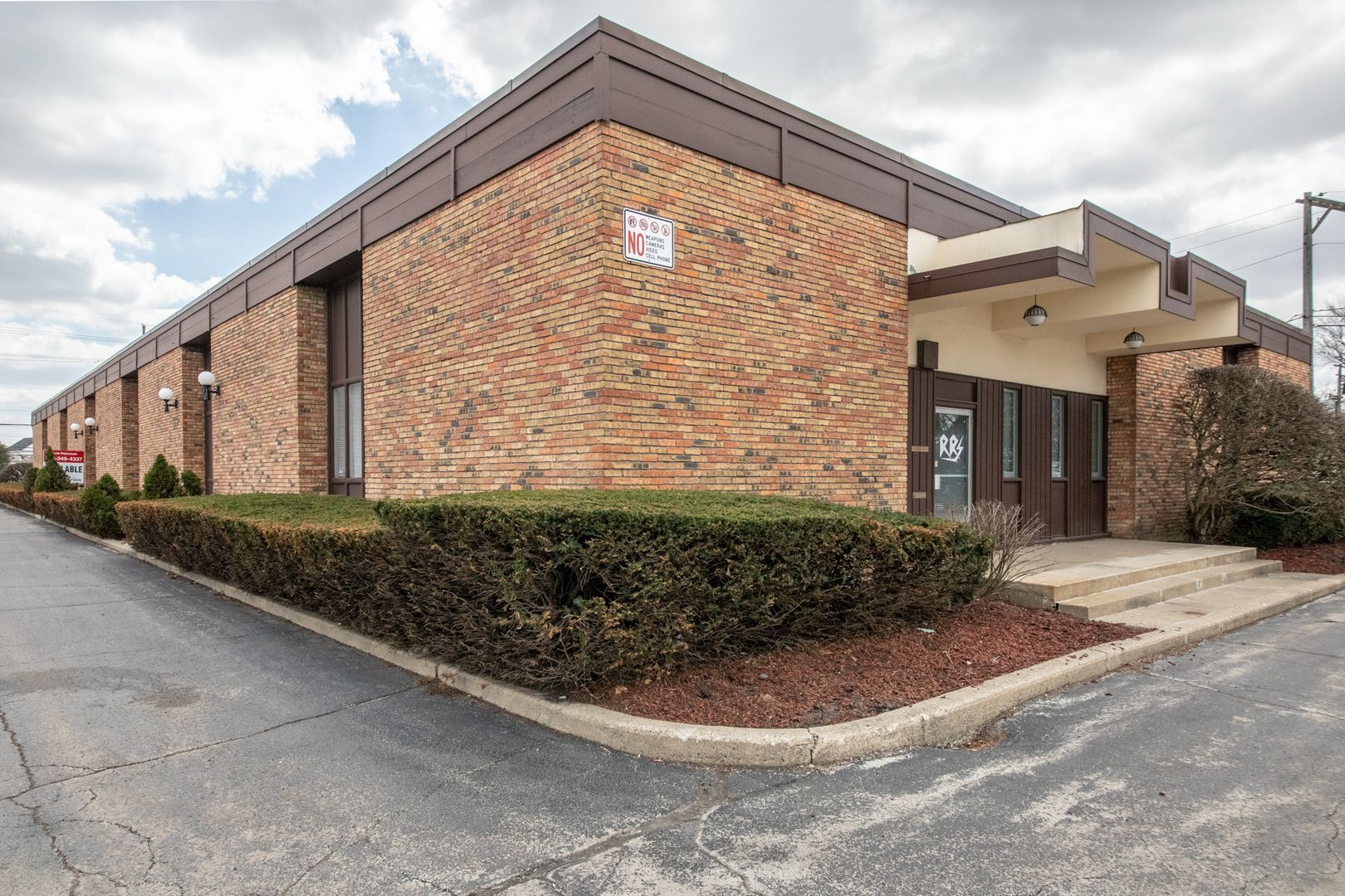 110 Des Plaines River Road — Des Plaines, IL 60016
