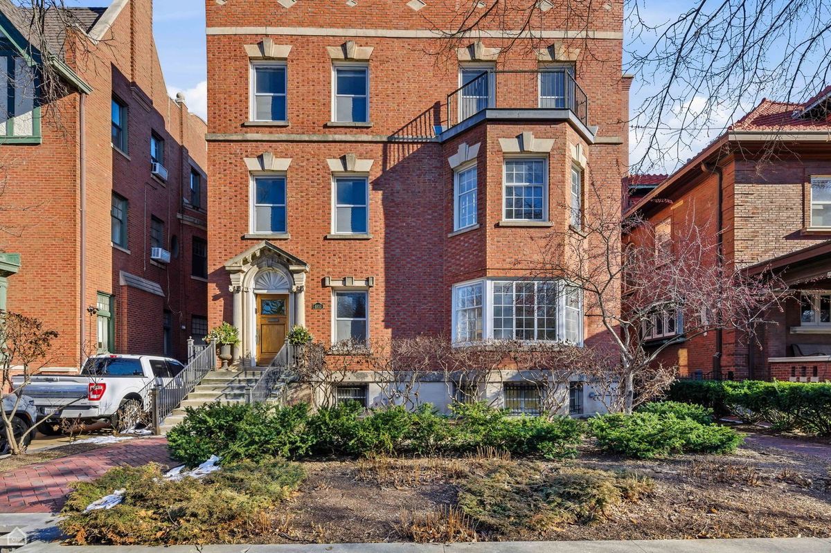 4933 Woodlawn Avenue, Chicago, IL 60615