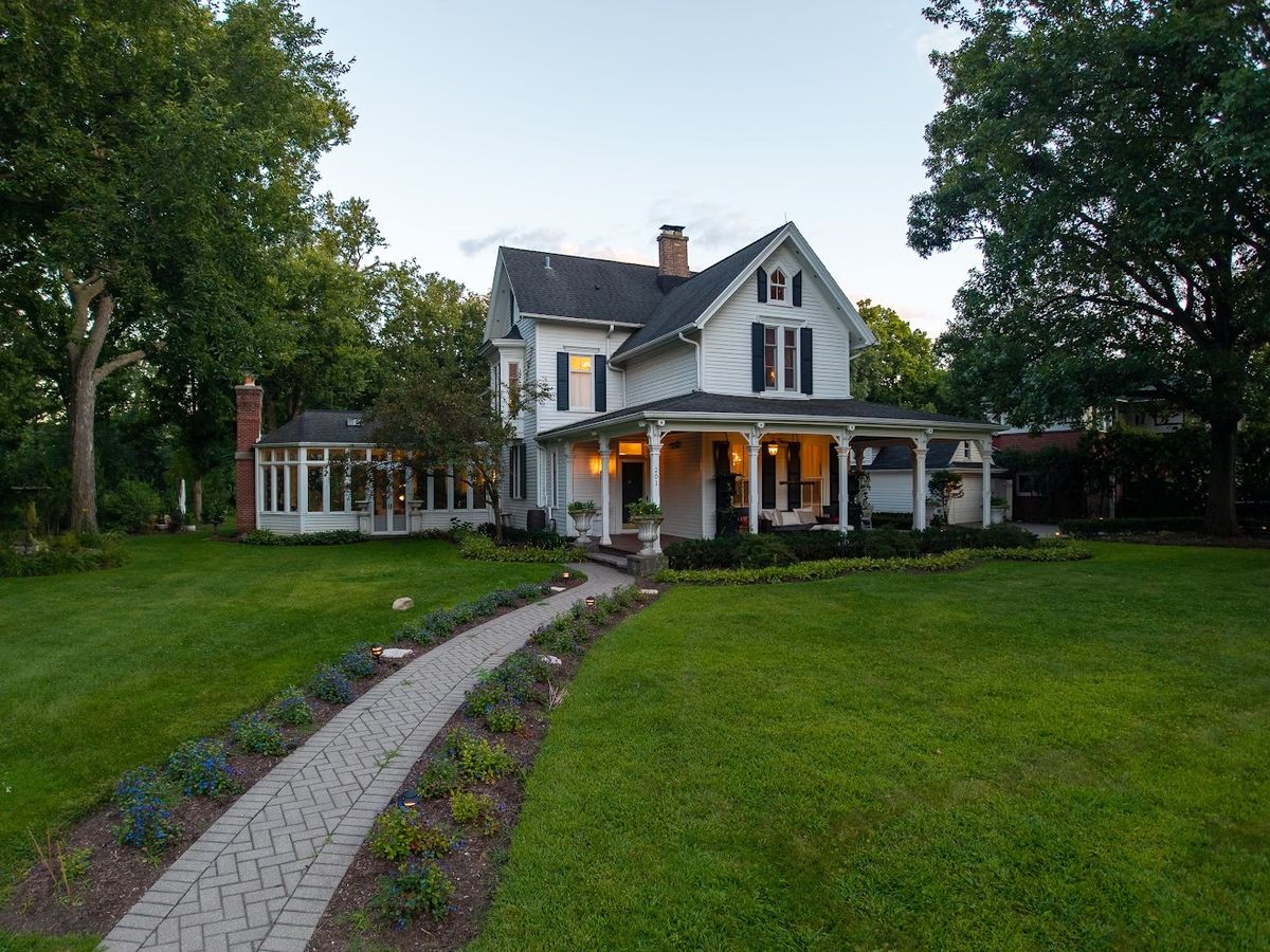 201 Scottswood Road, Riverside, IL 60546