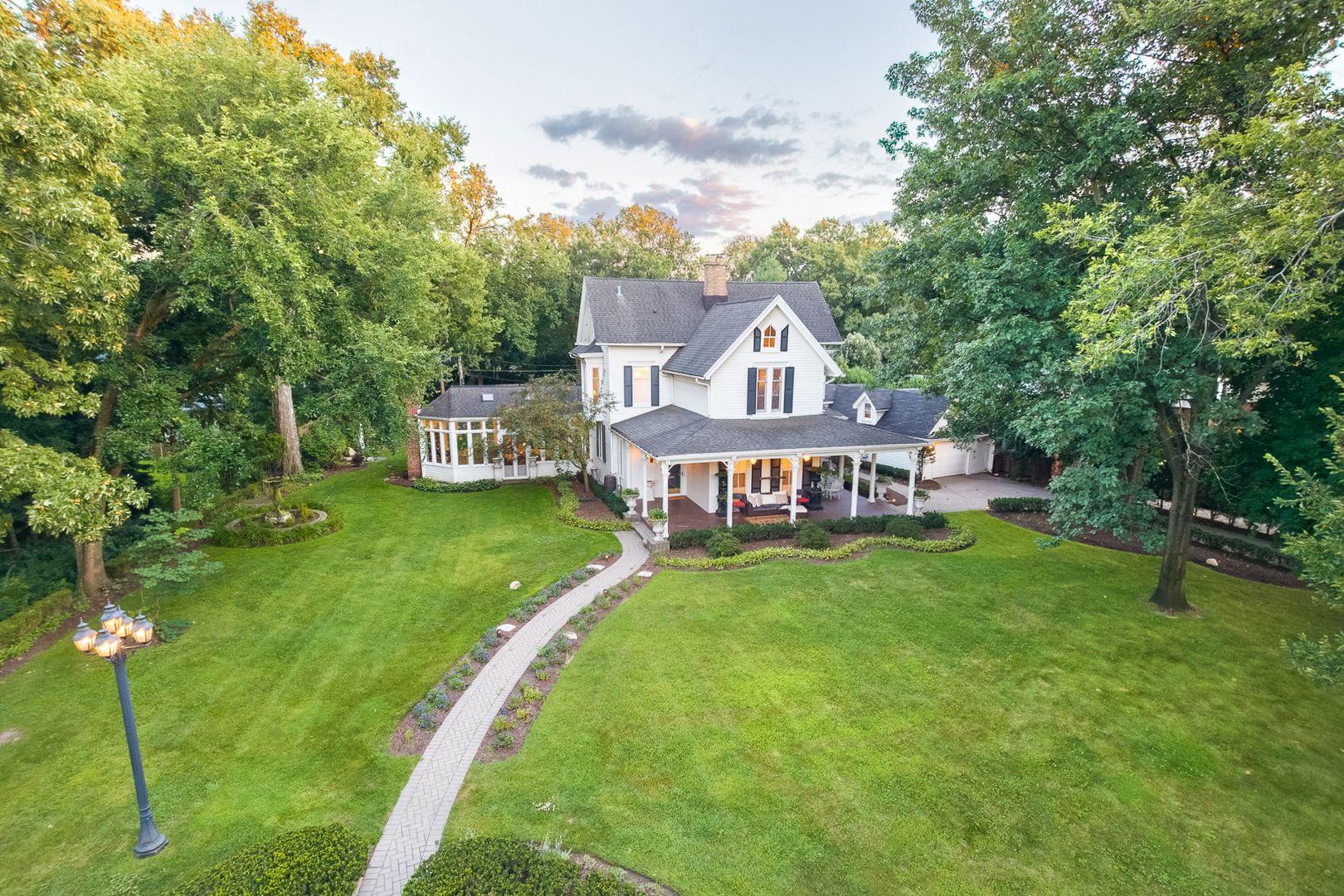201 Scottswood Road — Riverside, IL 60546