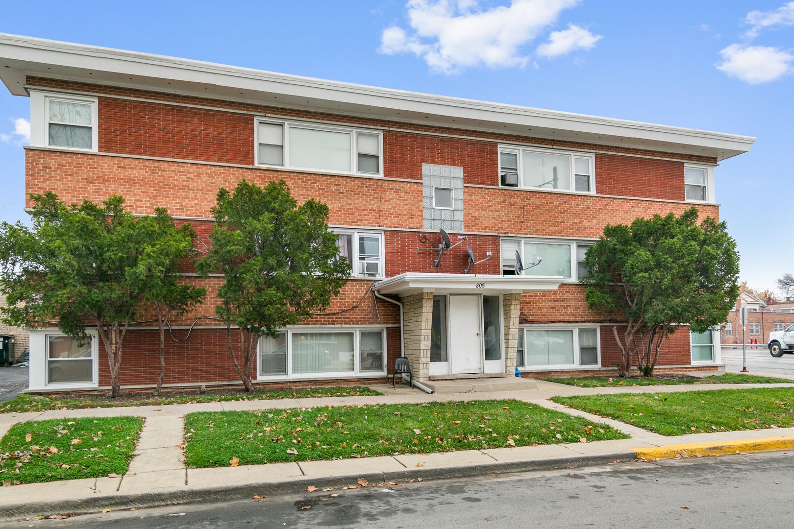 805 N 22nd Avenue — Melrose Park, IL 60160