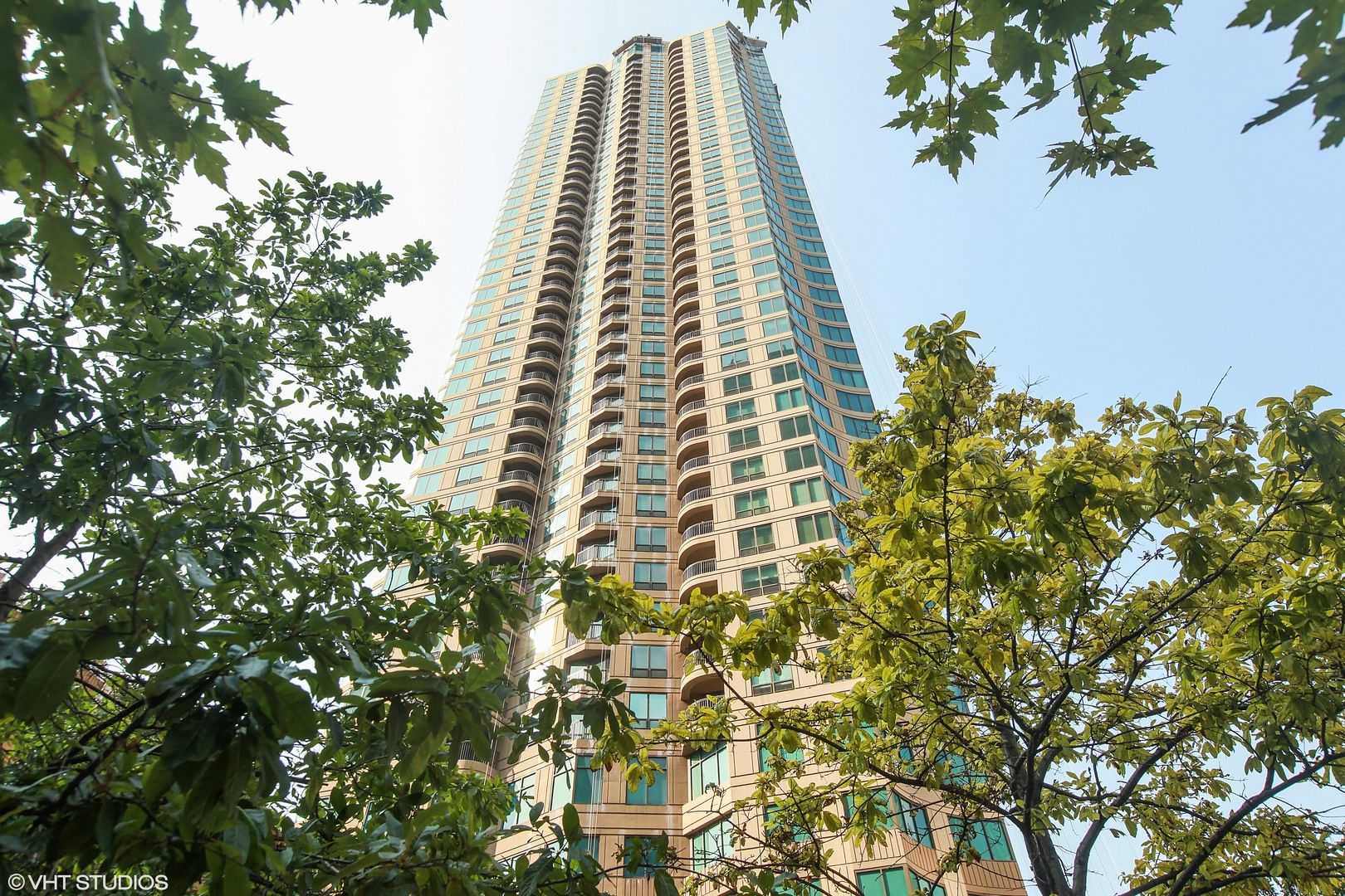 400 LaSalle Drive — Chicago, IL 60654