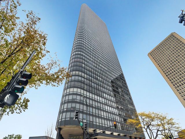5415 N SHERIDAN Road #5305 — Chicago, IL 60660