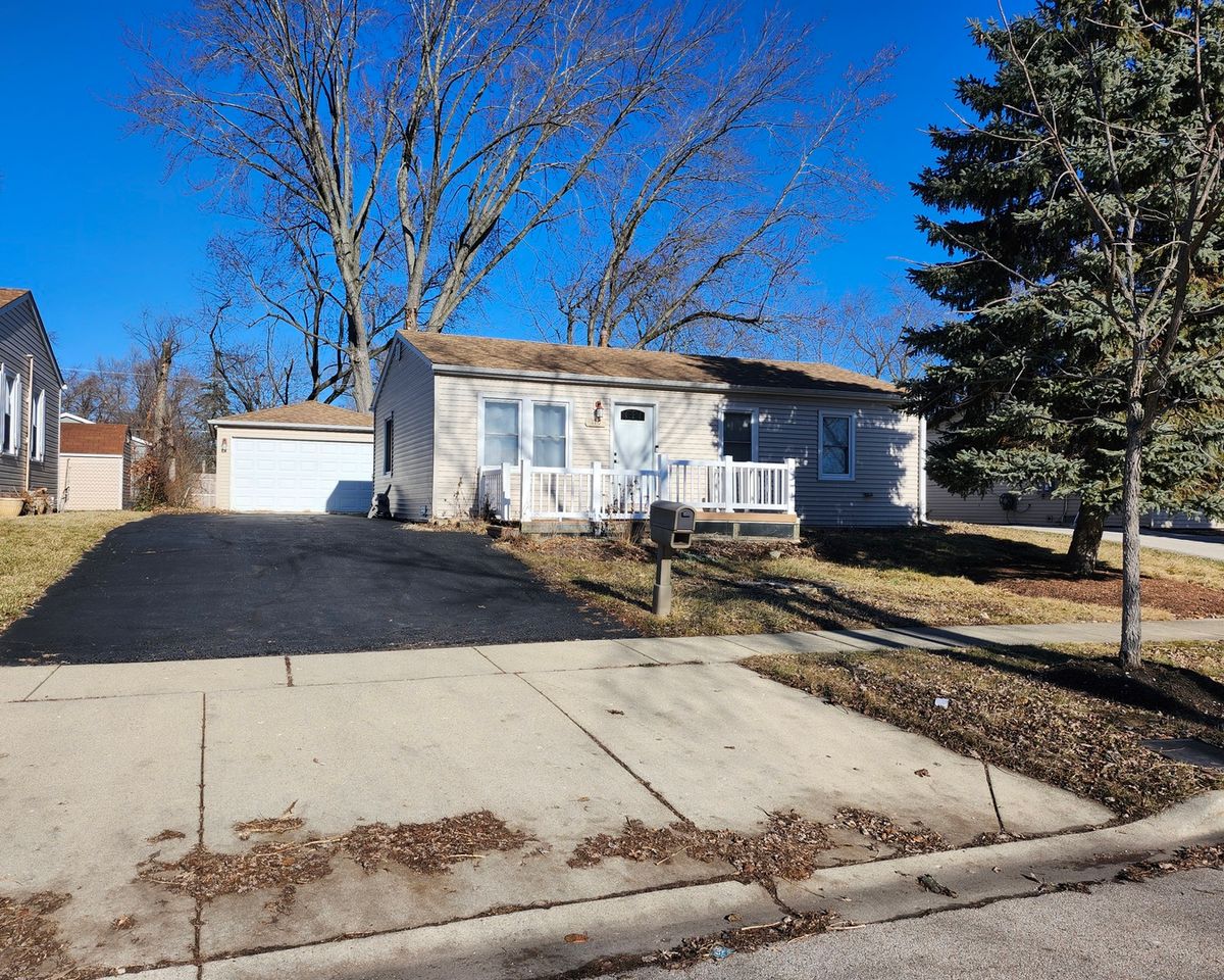 110 Cedar Circle, Streamwood, IL 60107