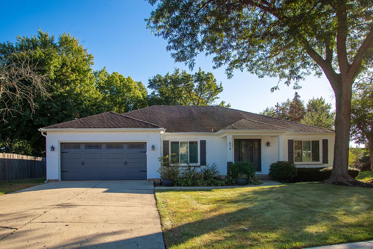 619 End Road, Roselle, IL 60172