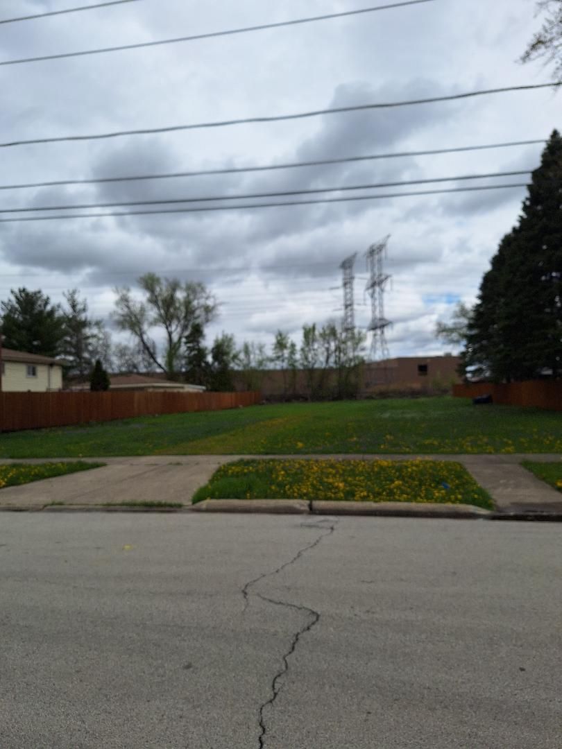 890 North Avenue — Des Plaines, IL 60016