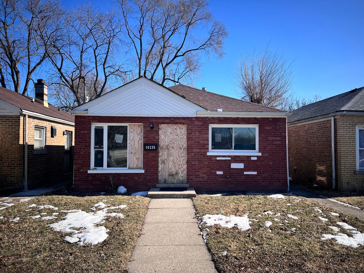 10235 Oglesby Avenue, Chicago, IL 60617