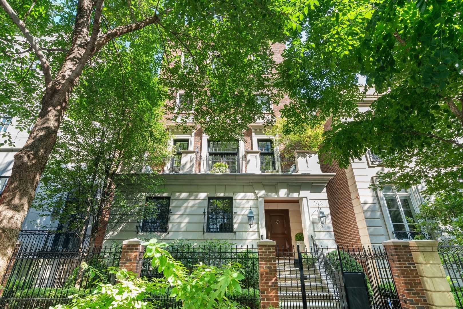 446 W Huron Street — Chicago, IL 60654