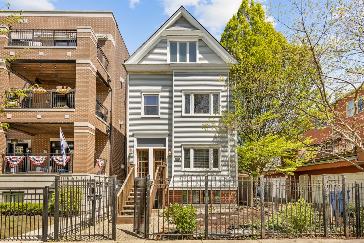 3809 N Kenmore Avenue — Chicago, IL 60613