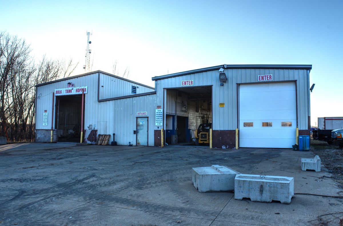 2243 Lincoln Way, Clinton, IA 52732