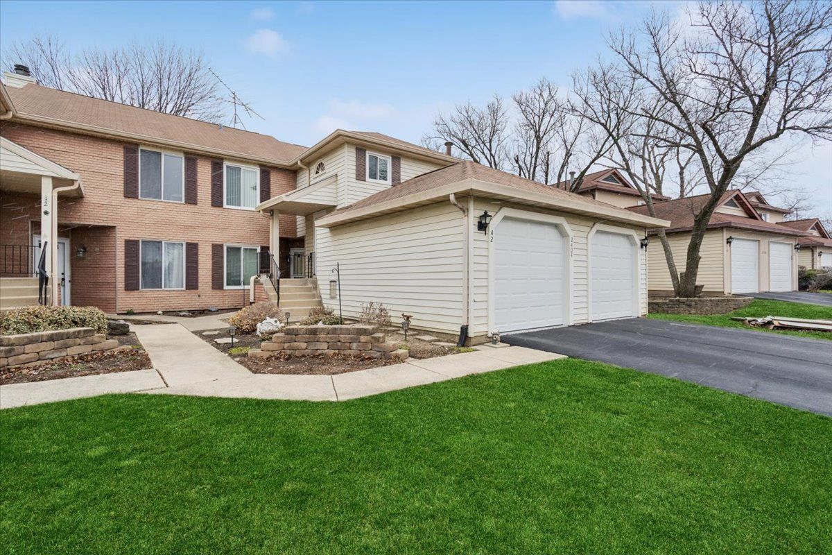 2404 Danbury Drive, Woodridge, IL 60517