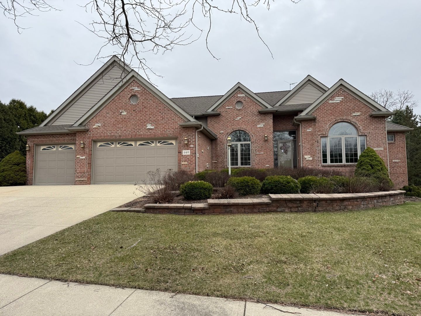 649 Roxbury Road — Rockford, IL 61107